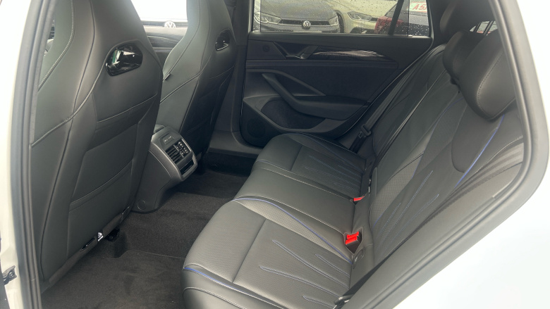 Volkswagen Passat 1.5 TSI eHybrid R-Line 5dr DSG Estate